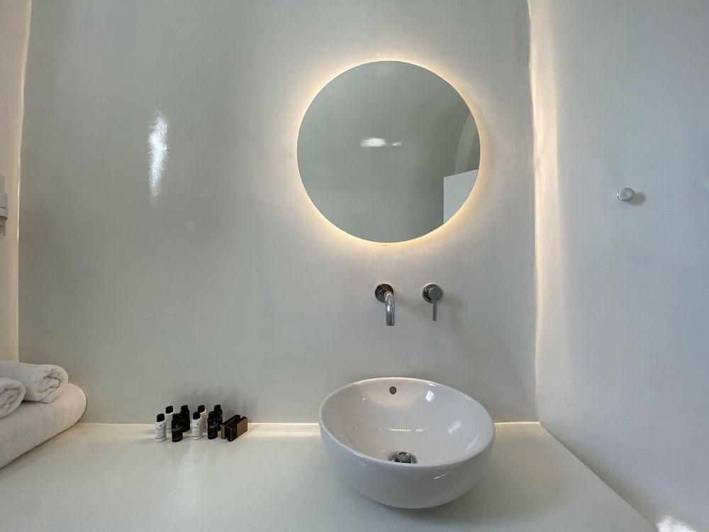 Villa (Caldera View outdoor Jetted tub) - Photo 43