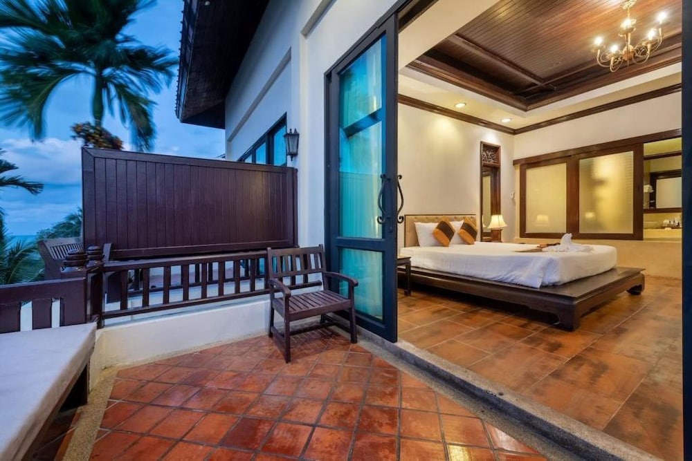 Deluxe Suite, Sea View - Photo 14