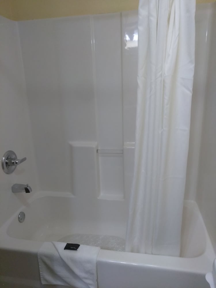 Room - Photo 11