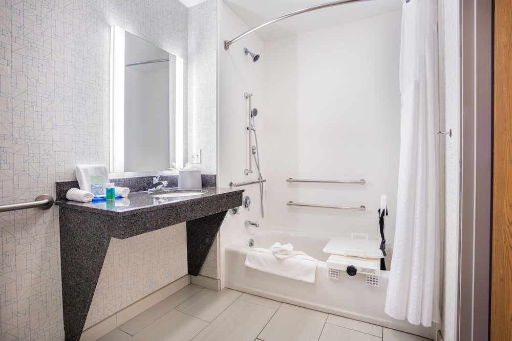 Standard Room, 1 Double Bed, Accessible (Mobil Access Tub) - Photo 4