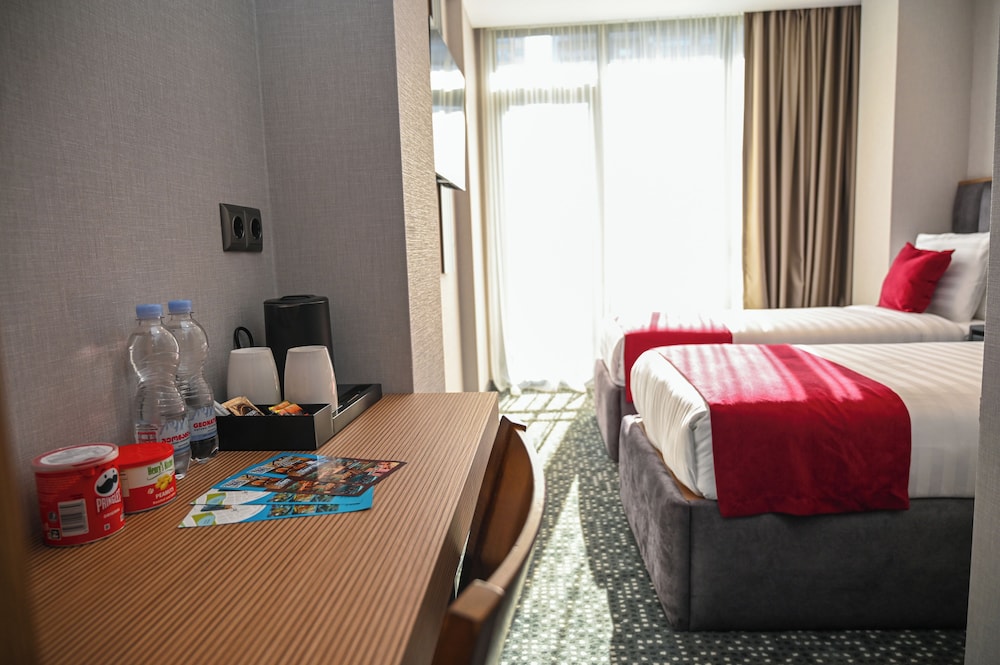 Standard Twin Room, Balcony, City View photo 2