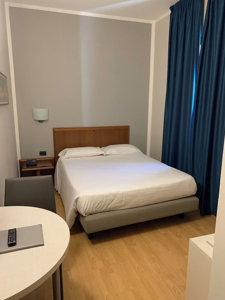 Standard Room French bed