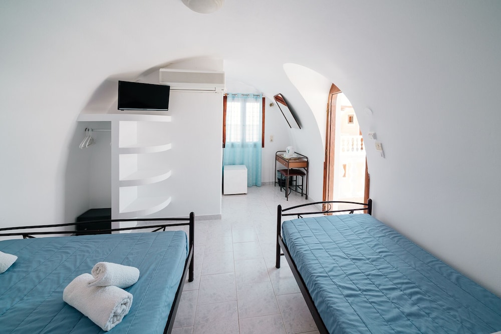Traditional Room, Partial Sea View