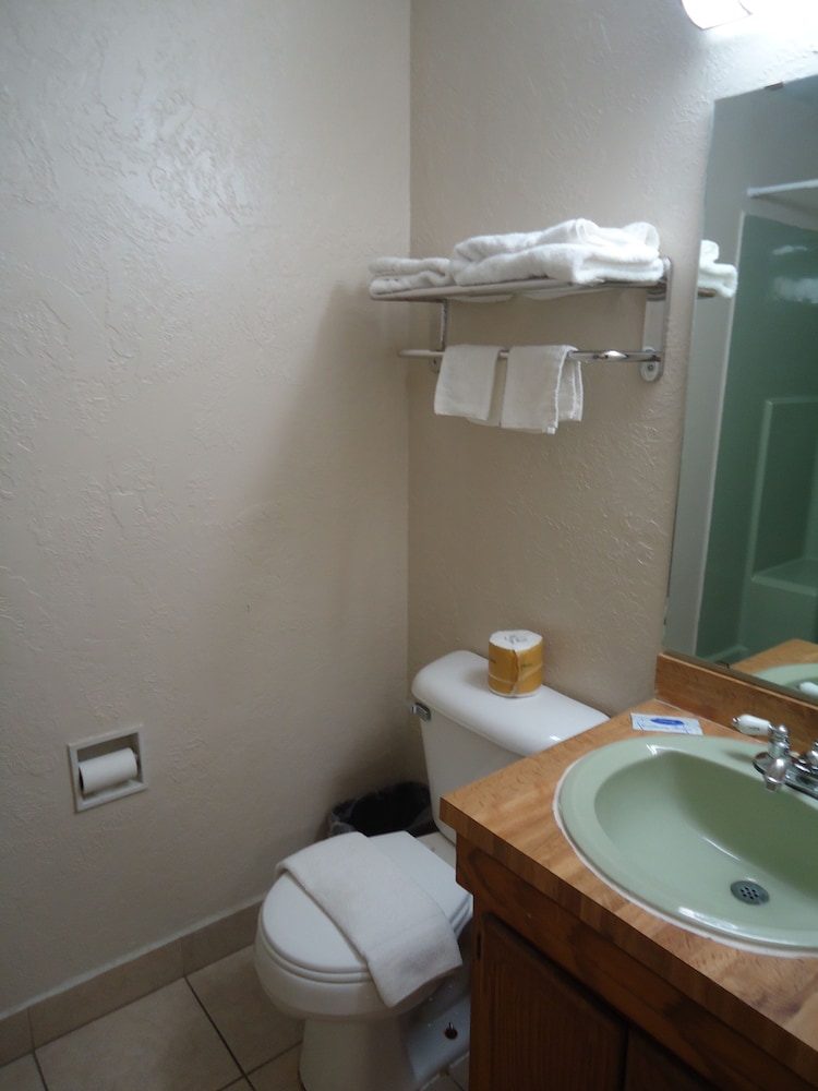 Standard Room, 1 Queen Bed, Non Smoking photo 3