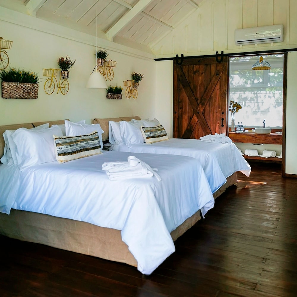 Panoramic Cabin, 2 Queen Beds, Hot Tub, Mountain View photo 1