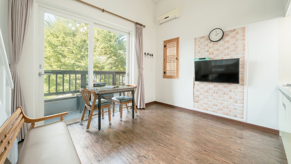 Basic Room, 1 Bedroom (ocean's)