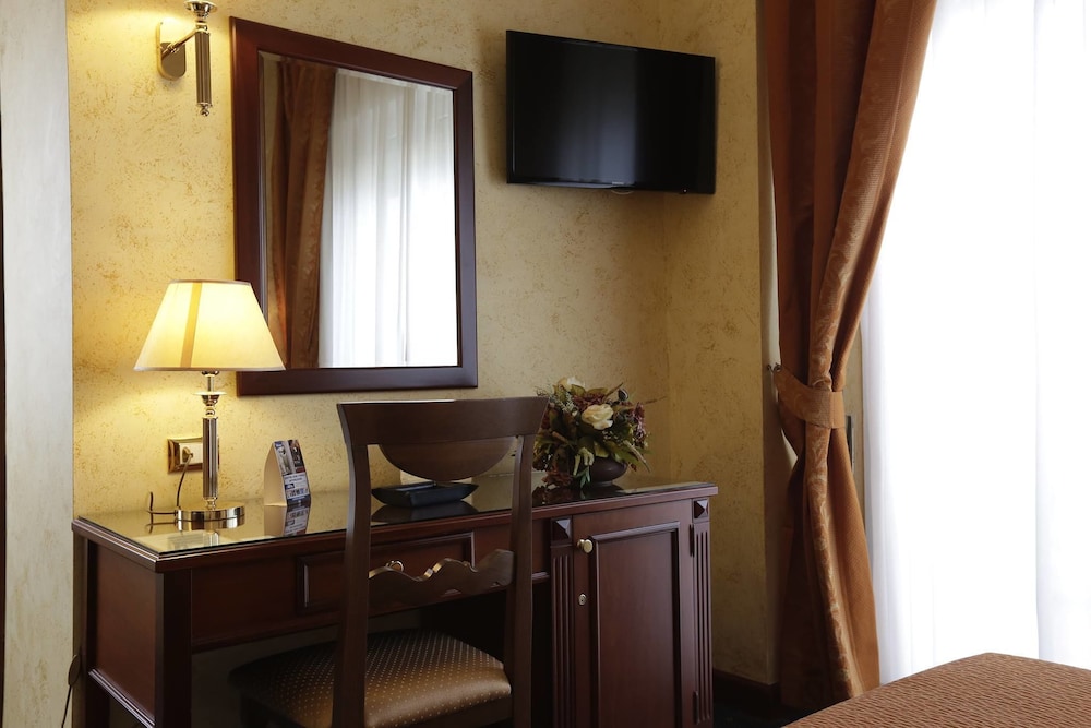Triple Room, Multiple Beds, Non Smoking photo 2