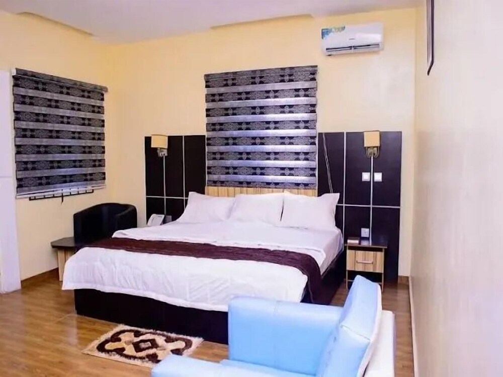 Family Room, Balcony, City View photo 3