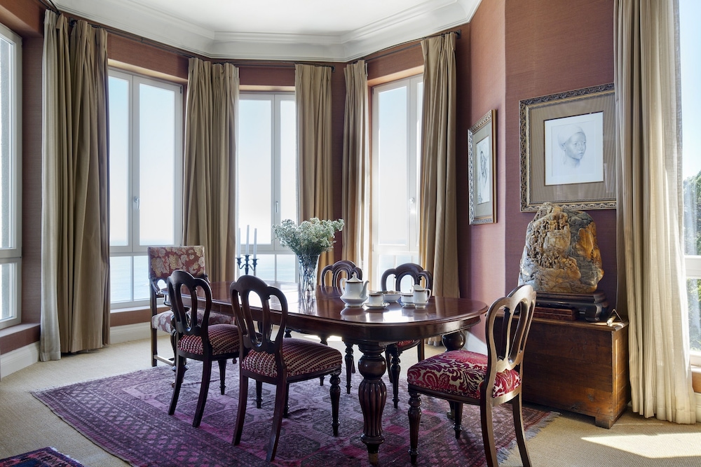 Grand Oceanfront Suite