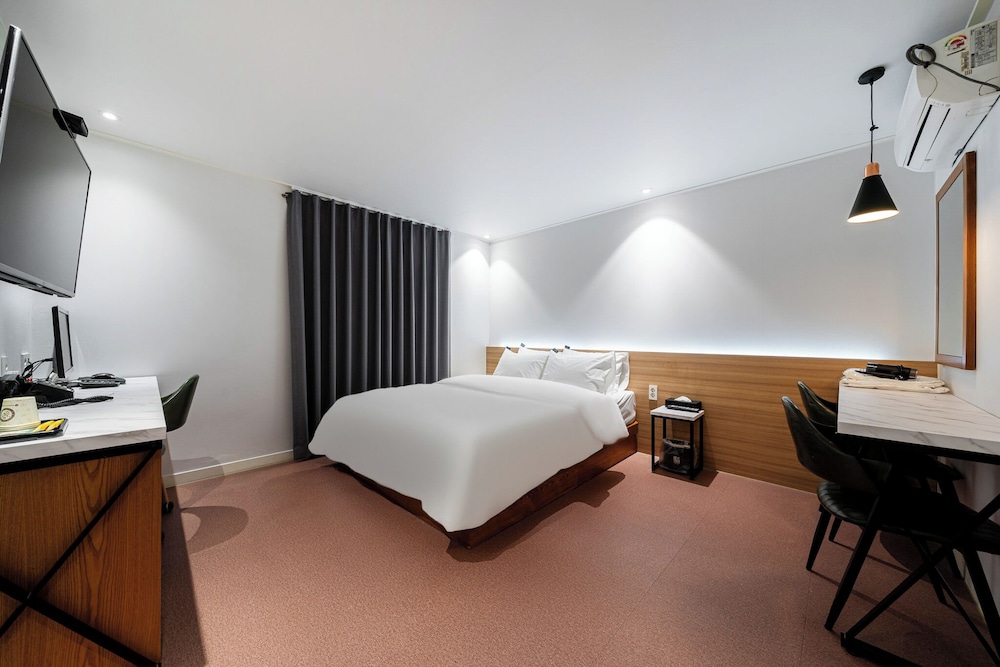 Superior Double Room, City View