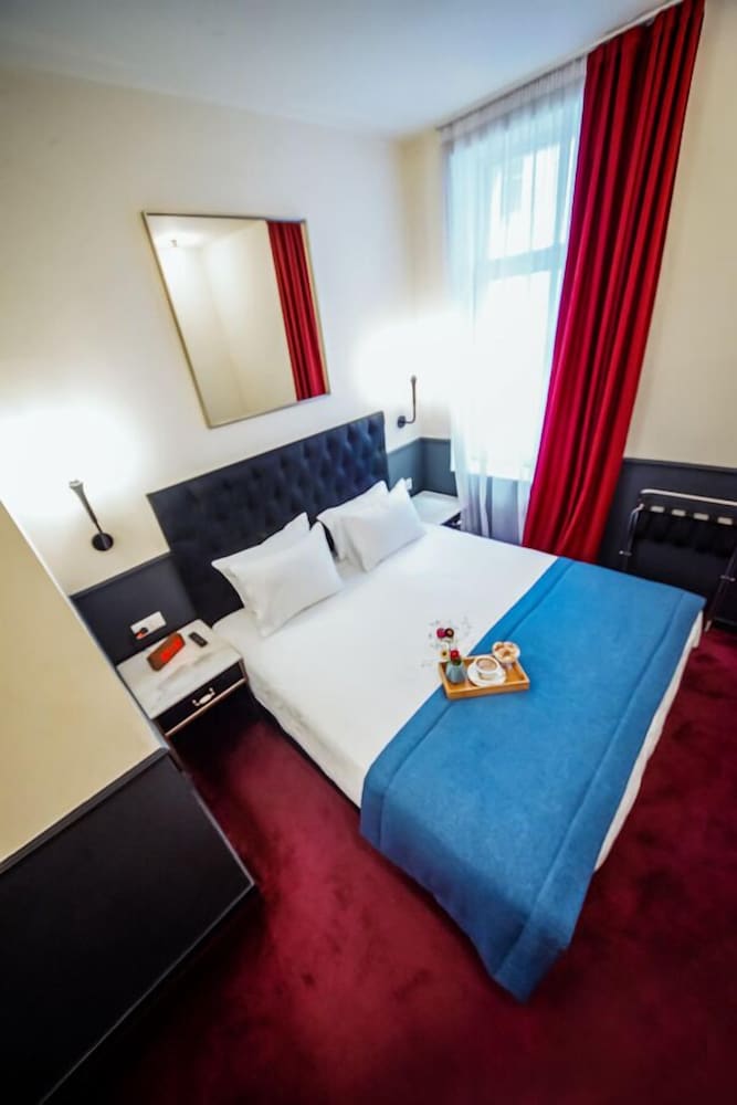Economy Room, 1 King Bed - Photo 3