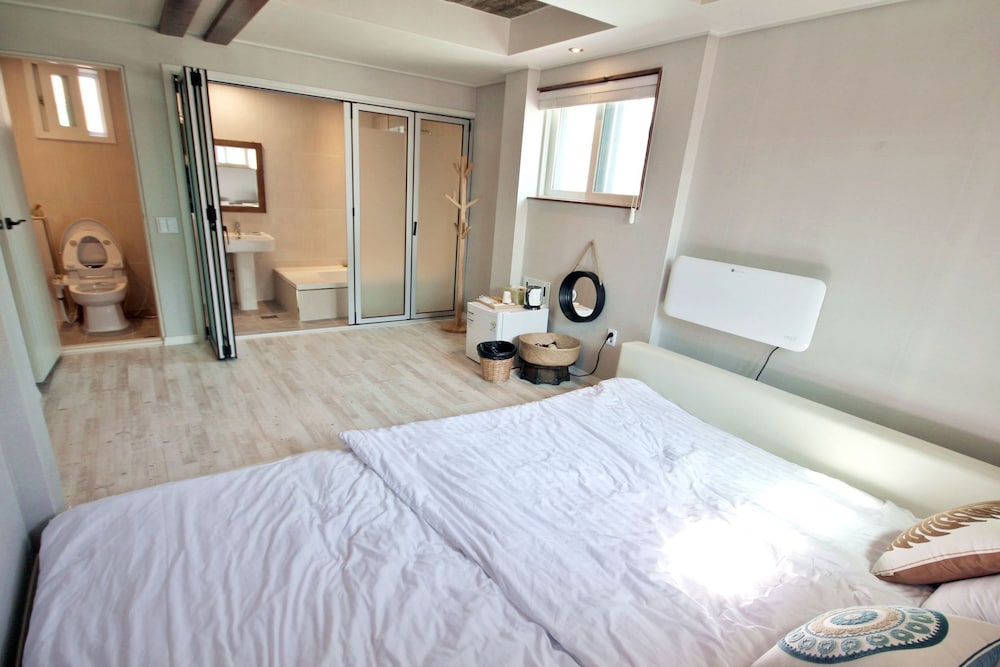 Room 304 photo 3