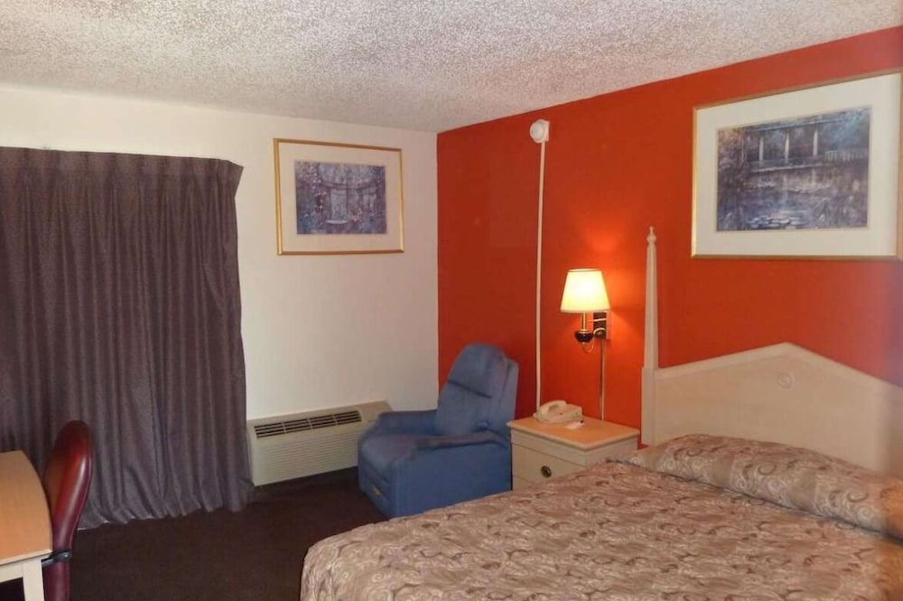 Basic Single Room, Pool View
