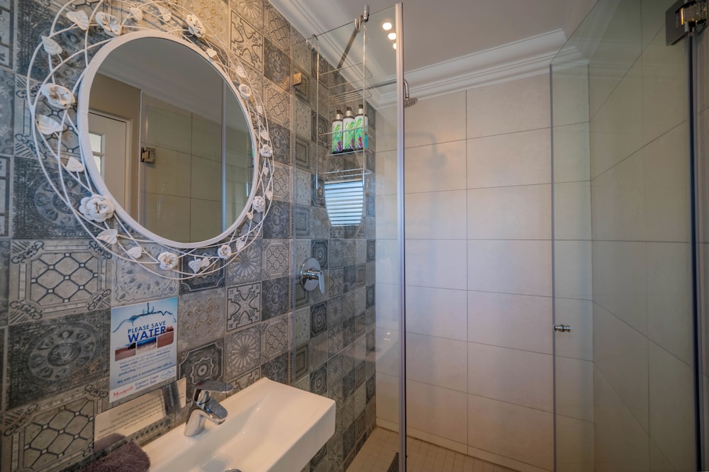 Standard Room, 1 Bedroom, Ensuite photo 2