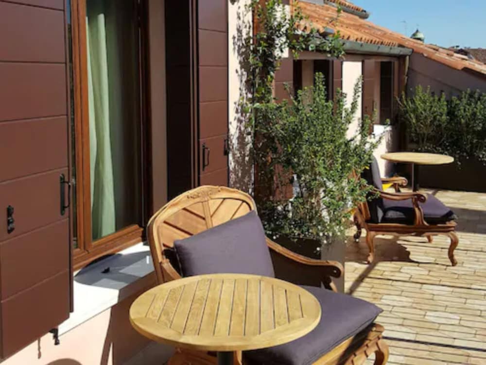 Classic Double Room, Terrace, City View photo 3