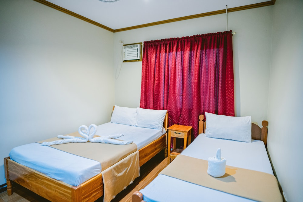 Grand Room, Multiple Beds photo 2