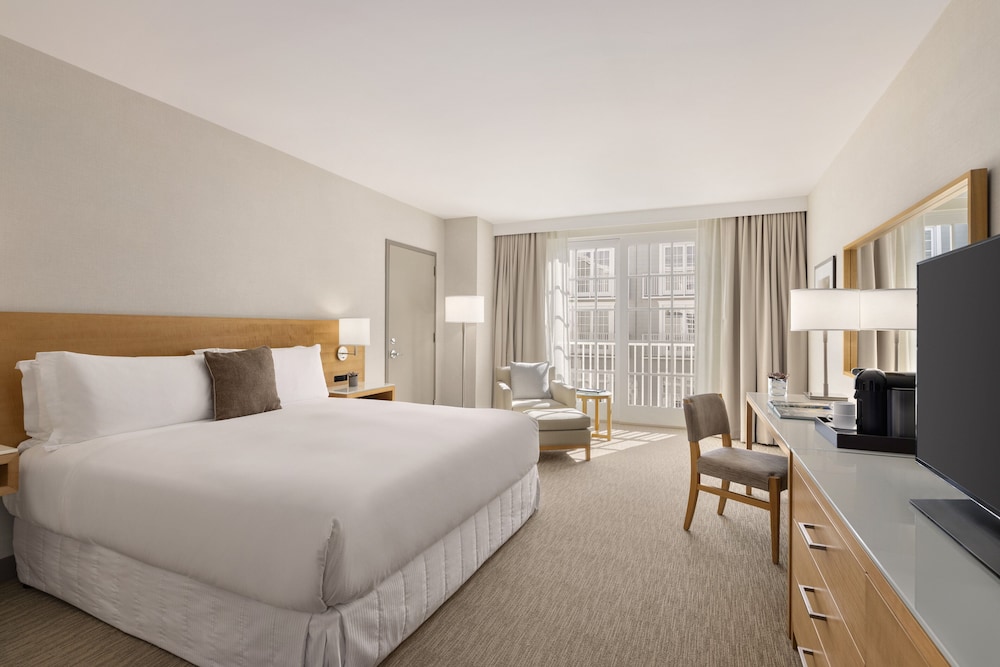 Premium Room, 1 King Bed, Balcony, Ocean View - Photo 1