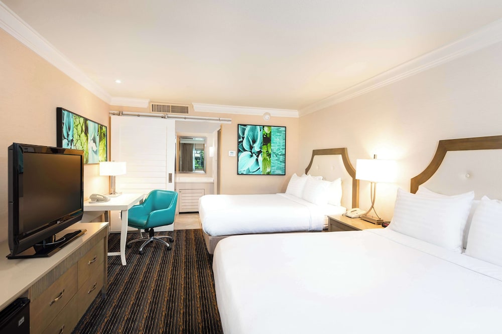 Room, 2 Queen Beds - Photo 1
