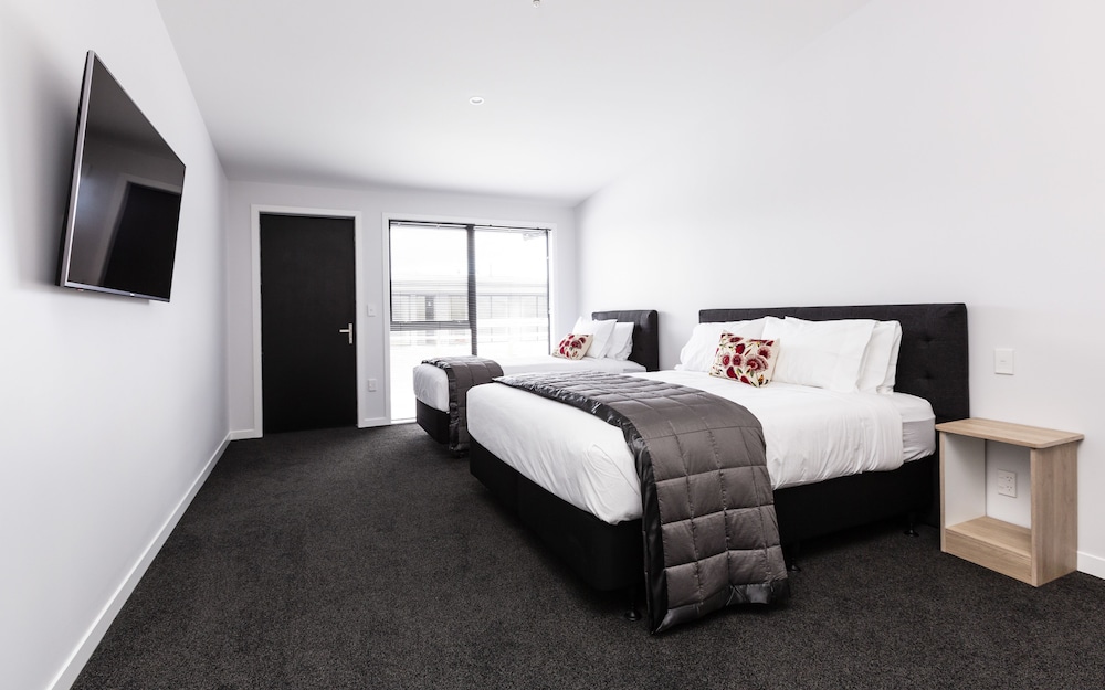 Studio, Multiple Beds, Kitchenette