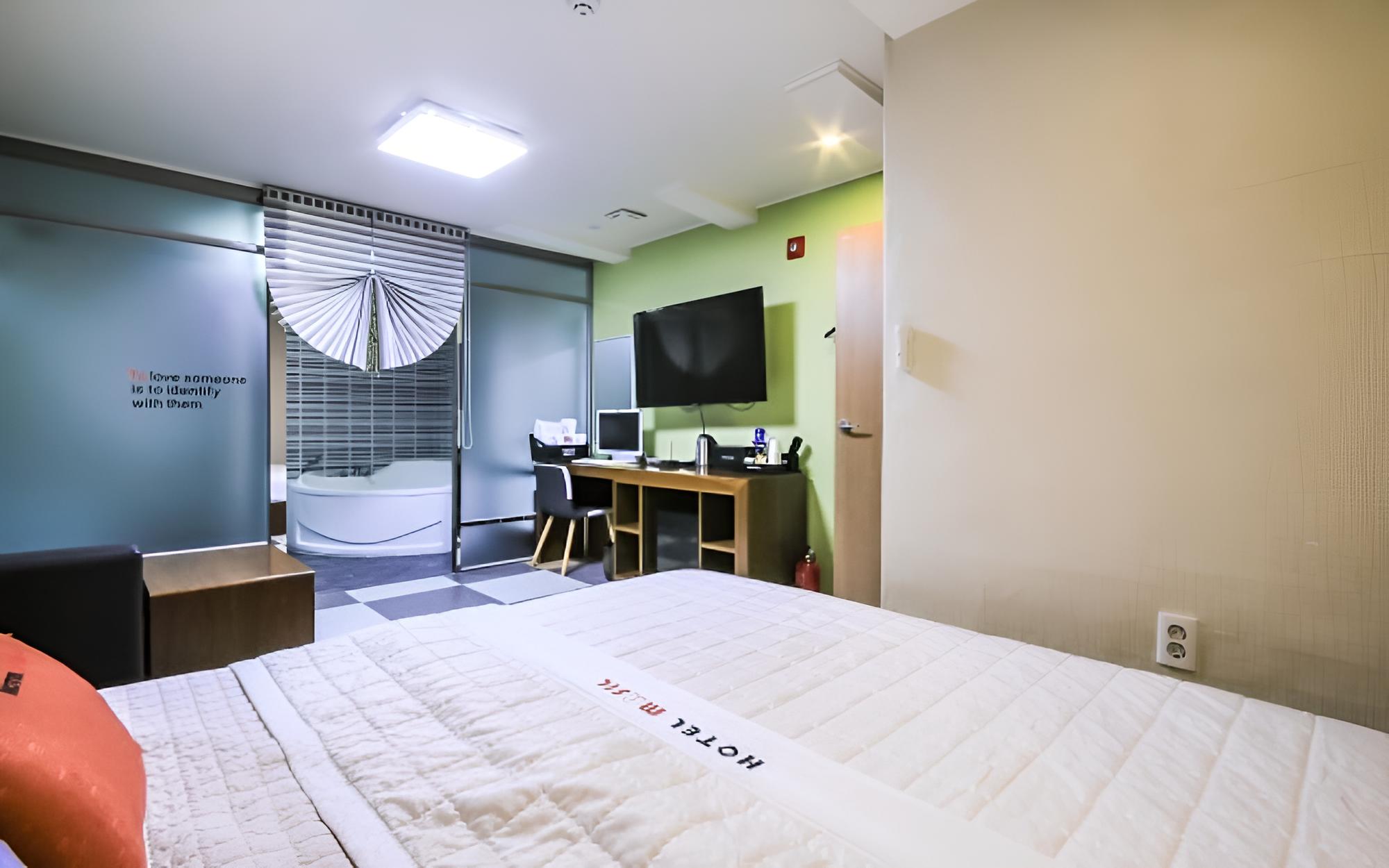 Room (Standard room (Netflix & YouTube avai) - Photo 4