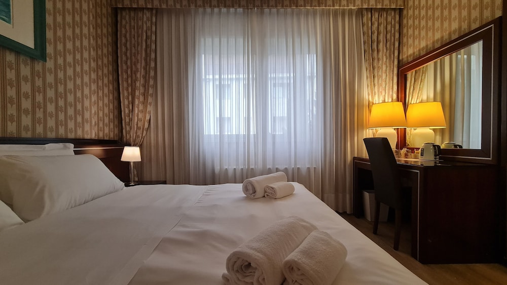Superior Double or Twin Room - Photo 5