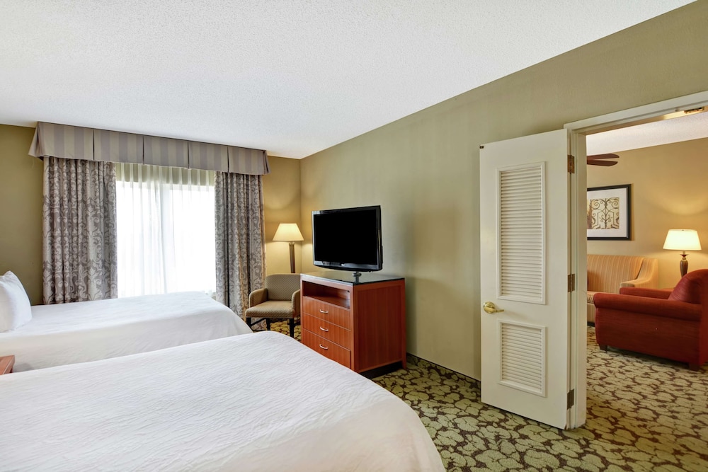 Suite, 2 Queen Beds, Accessible - Photo 2