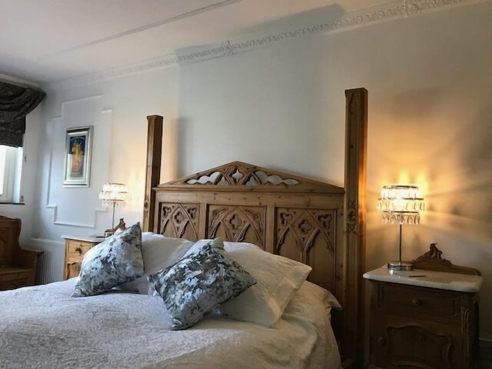 Suite, Ensuite (Sapphire)