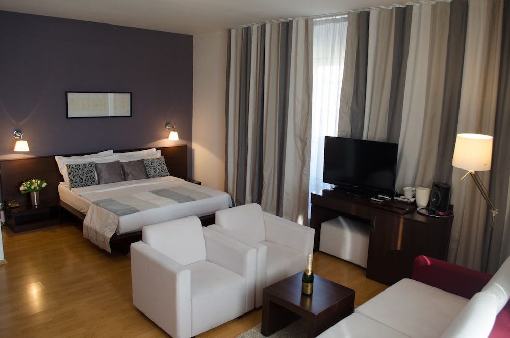 Junior Suite (1 wine bottle,-10% in nearby RSTRNT) photo 2