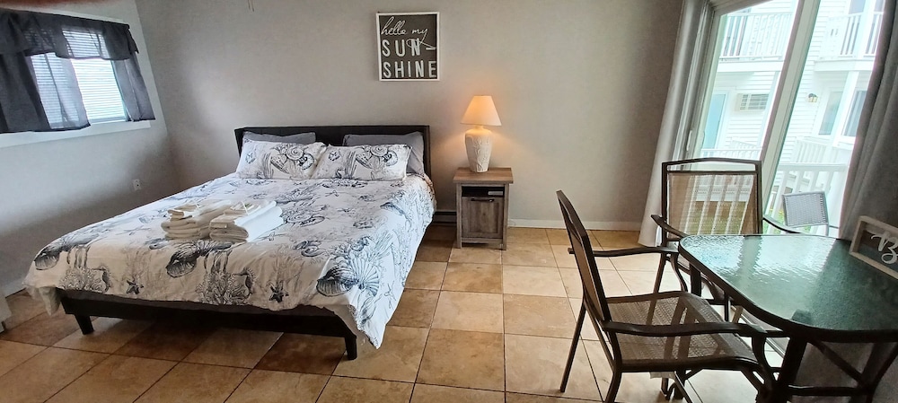 Premier Room, 1 King Bed, Balcony, Ocean View photo 1