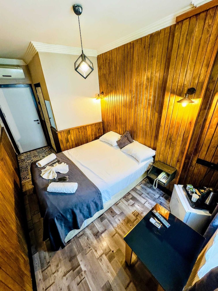 Economy Studio, 1 Queen Bed photo 1