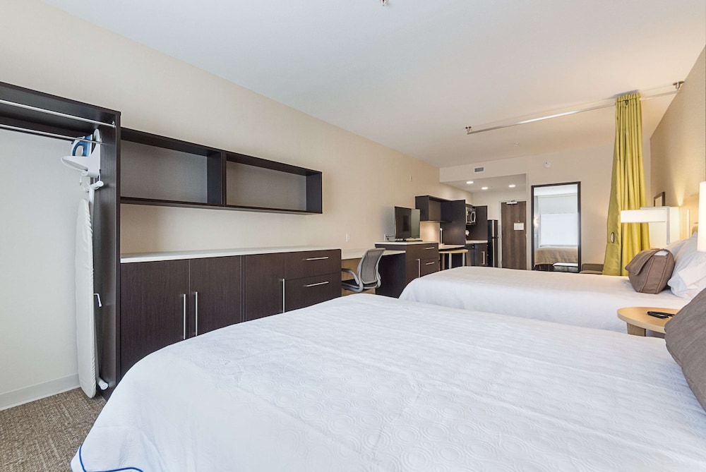 Suite, 2 Queen Beds (Mobility & Hearing, Roll-in Shower) photo 2