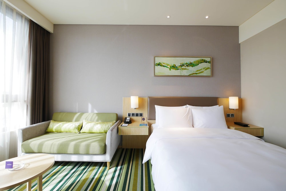 Superior Room, 1 King Bed, Lake View
