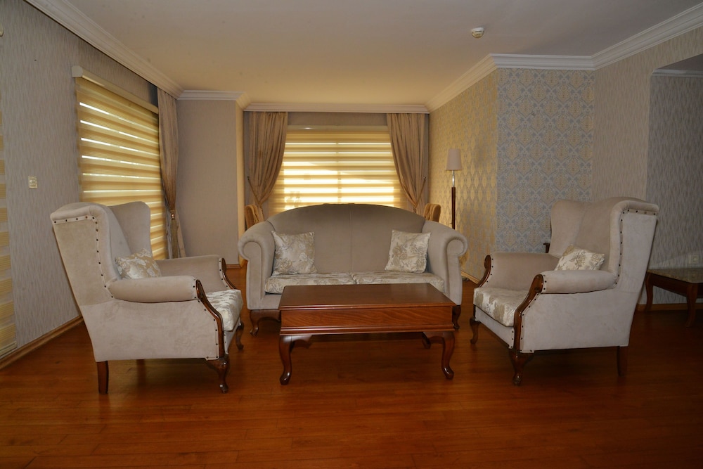King Residence photo 2