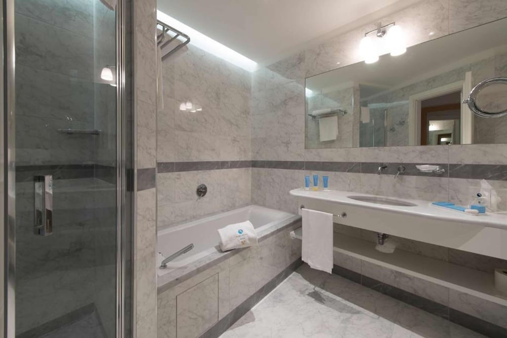 Junior Suite (Parkside) - Photo 10