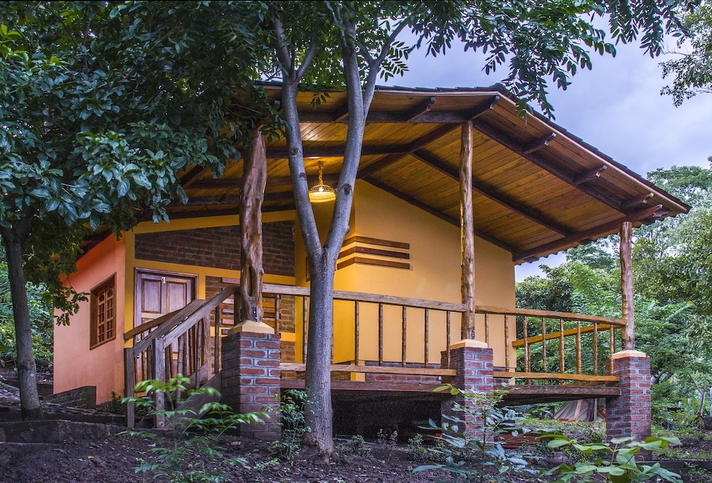 Standard Cabin, Lakeside