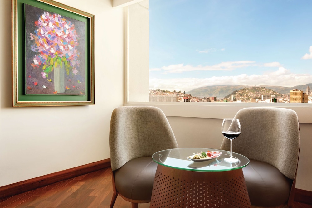 Executive Room, 1 King Bed, Club Lounge Access photo 2