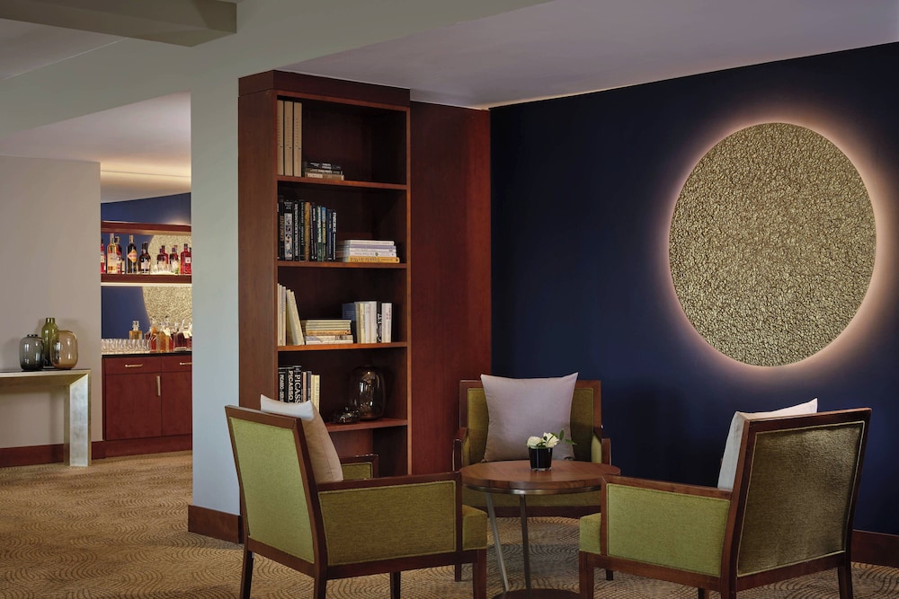 Signature Suite, 2 Bedrooms - Photo 16