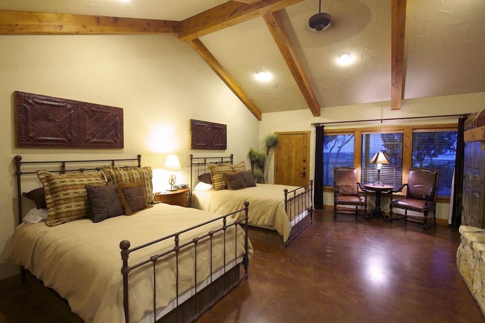 Deluxe Room, 2 Queen Beds, Non Smoking photo 3