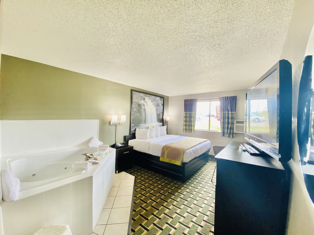 Deluxe Room, 1 King Bed, Non Smoking - Photo 1