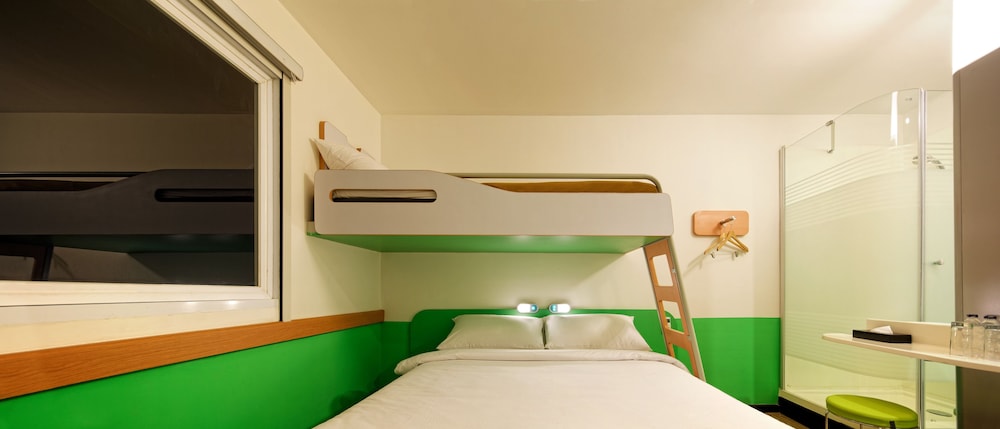 Standard Room, Multiple Beds photo 3