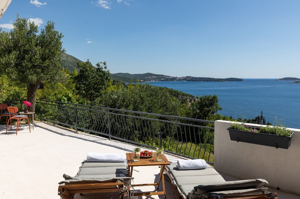 House (Two Bedroom Holiday Home with Terrace)