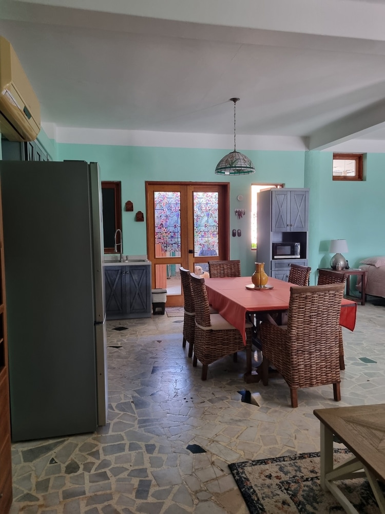 Exclusive Studio Suite, 1 King Bed, Garden View photo 3