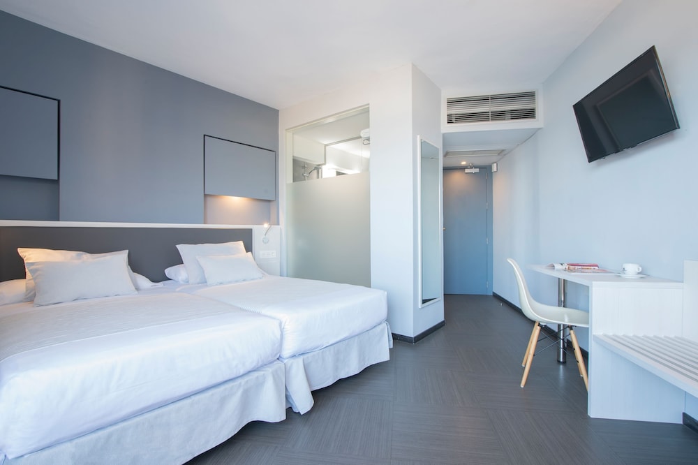 Standard Twin Room, Balcony - Photo 5