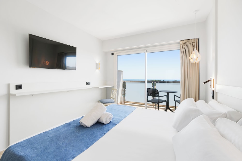 Standard Double Room, Balcony, Harbor View - Photo 4
