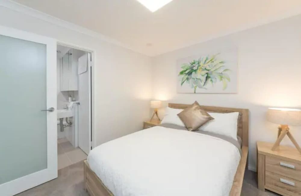 Comfortable 2 Bed and 2 Bath Parkview Apartment photo 1