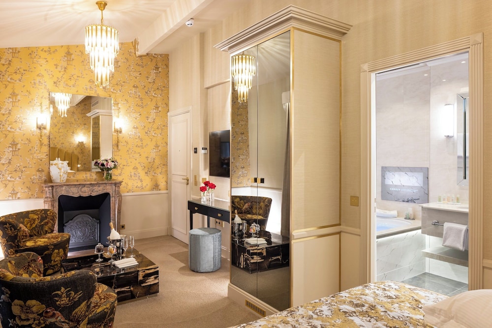 Junior Suite top floor photo 1