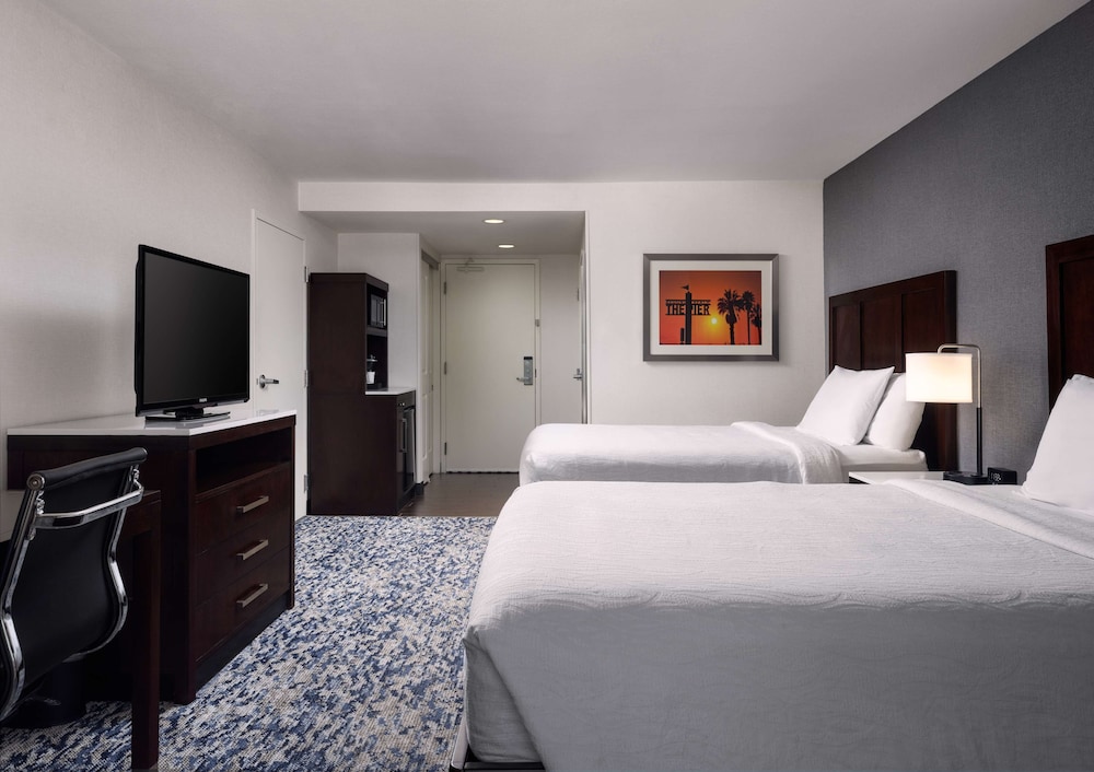 Room, 2 Queen Beds, Accessible (Roll-in Shower) photo 3