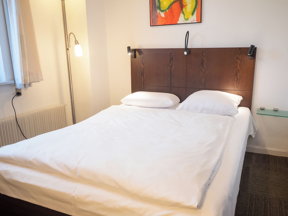 Standard Double Room, 1 Queen Bed (Bed 160 cm) photo 3
