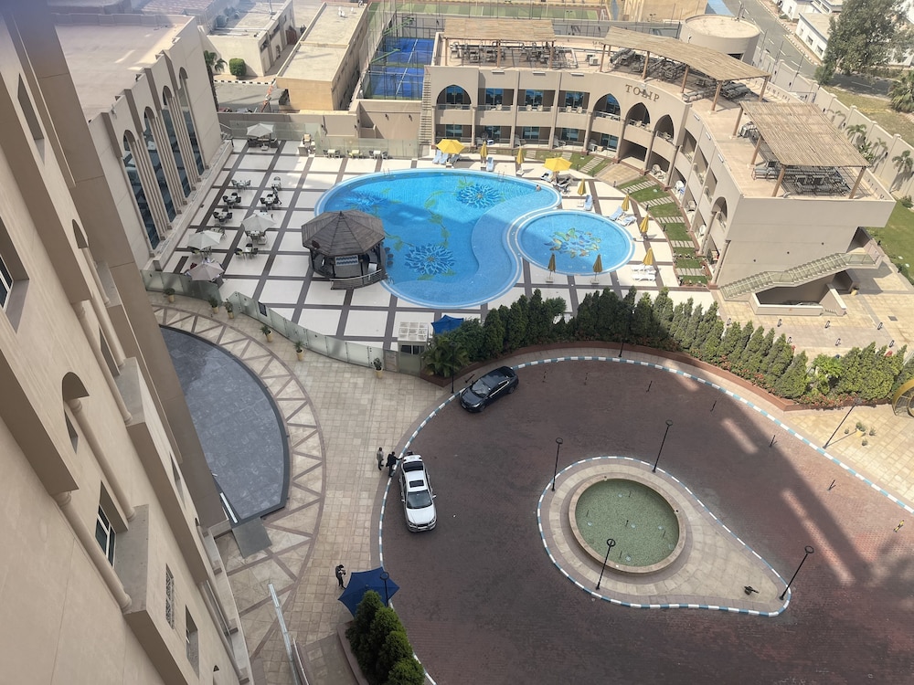Standard Room, 1 Queen Bed, Pool View - Photo 9