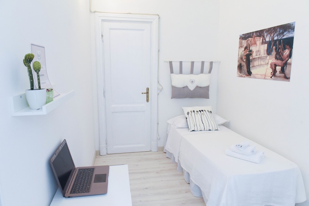 Single Room, Private Bathroom